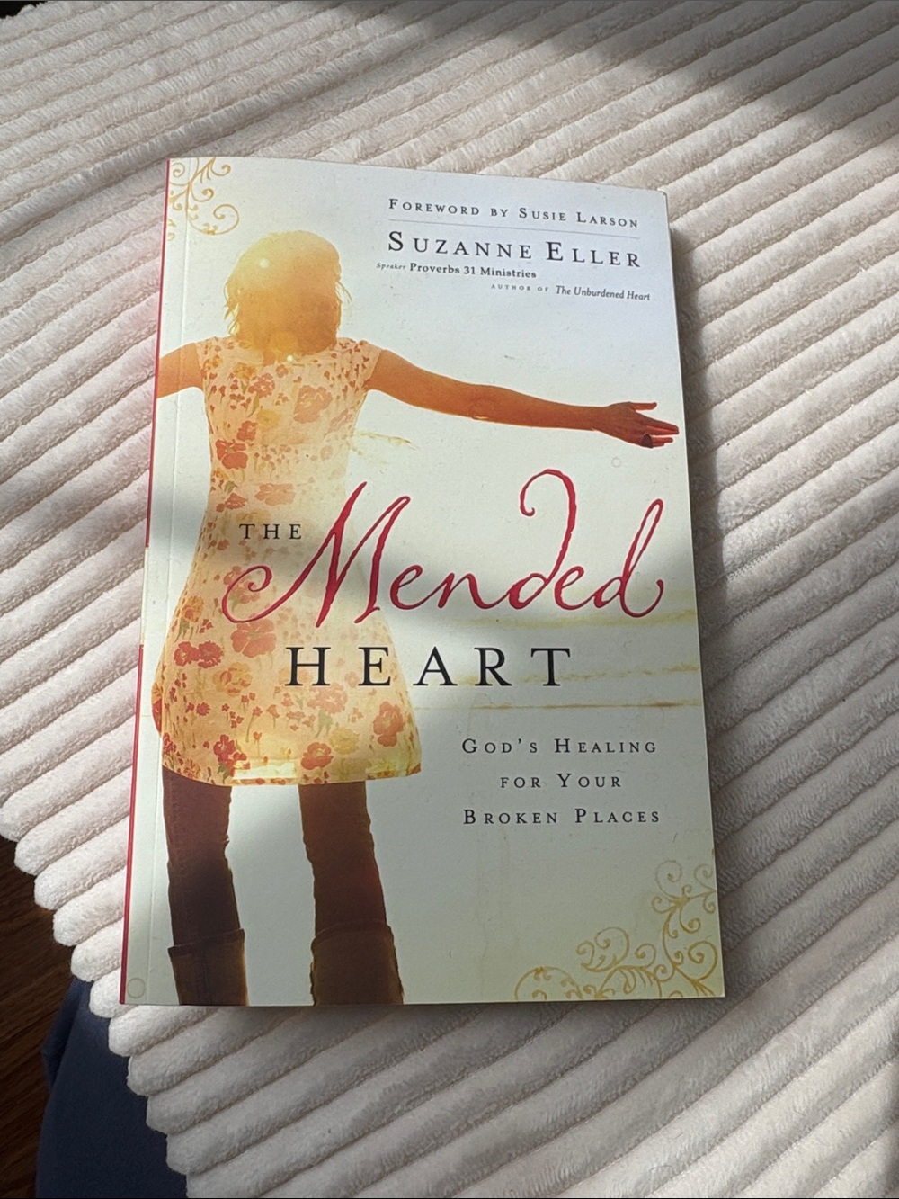 The Mended Heart by Suzanne Eller - Floral Cover